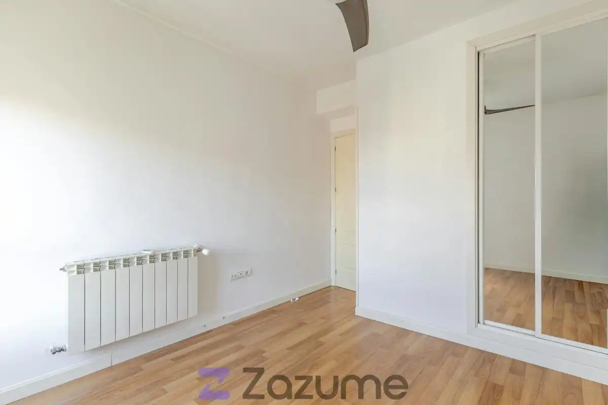 Schlafzimmer von Wohnung zur Miete in Madrid mit Klimaanlage, Heizung und Parkett
