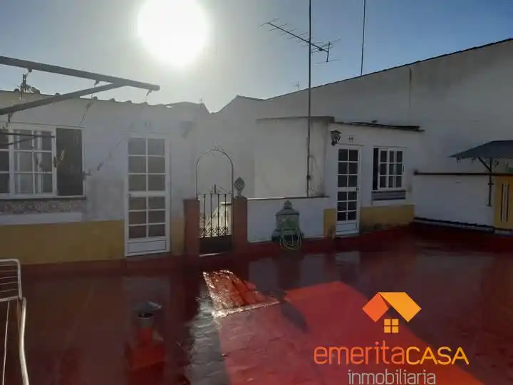 Vista exterior de Casa o xalet en venda en Almendralejo amb Terrassa i Traster