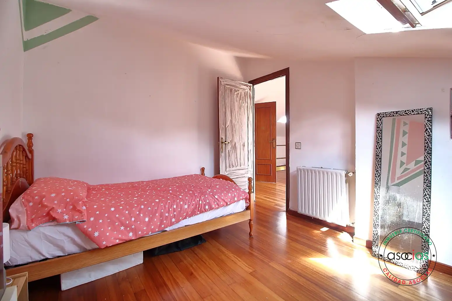 Dormitori de Casa o xalet en venda en Gijón  amb Calefacció, Parquet i Moblat