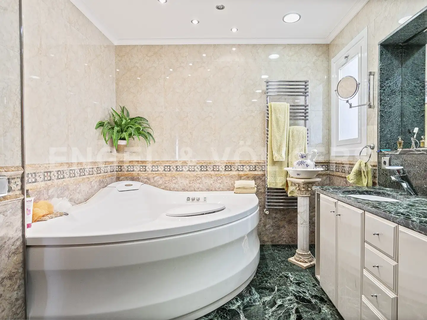Baño de Casa o chalet en venta en Sant Just Desvern con Aire acondicionado, Calefacción y Parquet