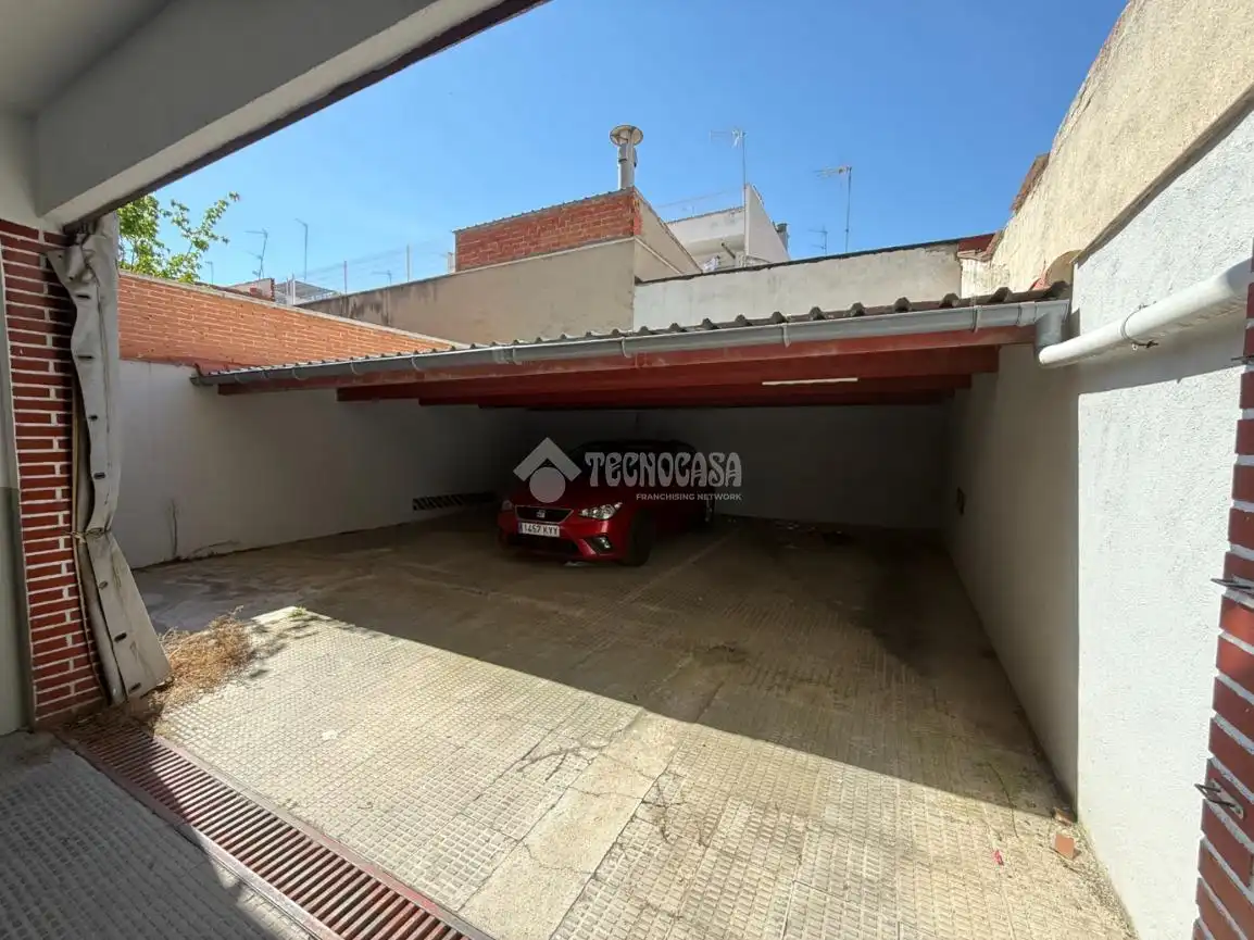 Aparcament de Local en venda en Madrid