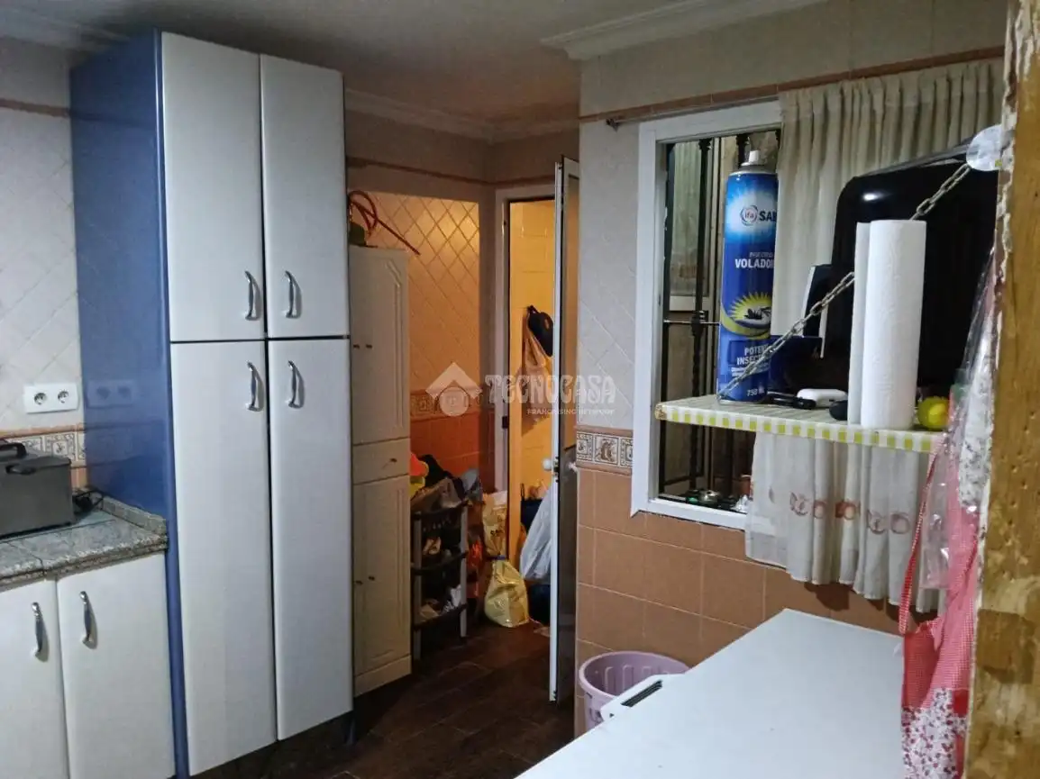 Cocina de Casa adosada en venta en Dos Hermanas con Aire acondicionado, Jardín privado y Trastero