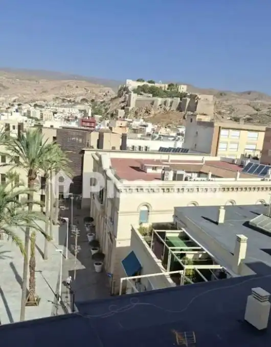 Vista exterior de Ático de alquiler en Almería con Amueblado