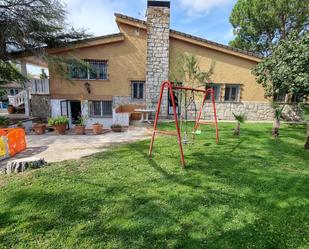 Jardí de Casa o xalet en venda en Fuente El Saz de Jarama amb Terrassa, Piscina i Balcó