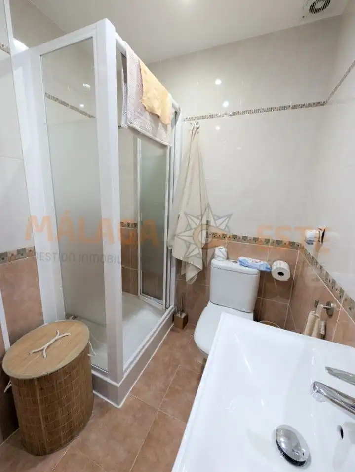 Badezimmer von Wohnung zum Verkauf in Almuñécar mit Klimaanlage, Terrasse und Abstellraum