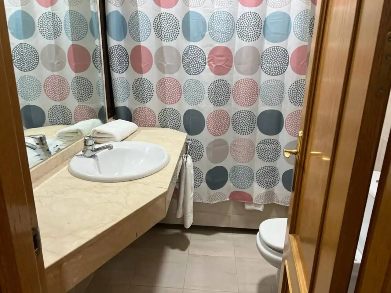 Baño de Piso de alquiler en Ocaña con Calefacción, Jardín privado y Parquet