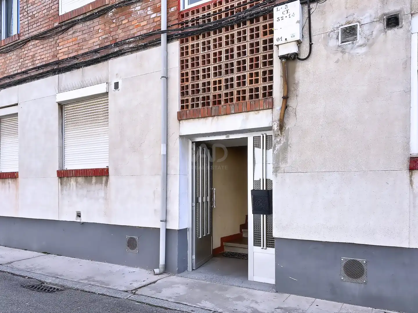 Vista exterior de Pis en venda en León Capital  amb Calefacció