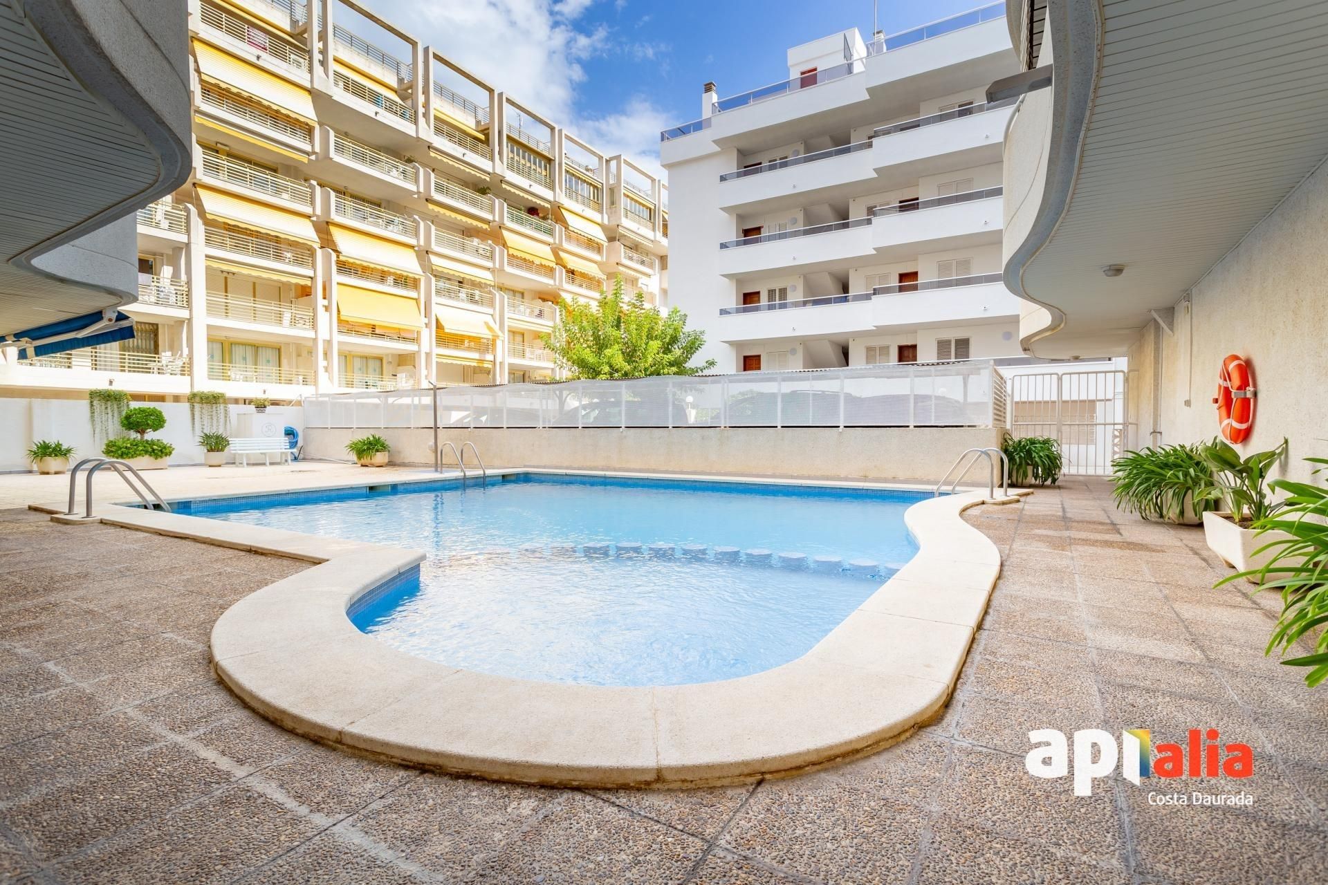 Piscina de Apartament en venda en Salou amb Aire condicionat, Terrassa i Balcó