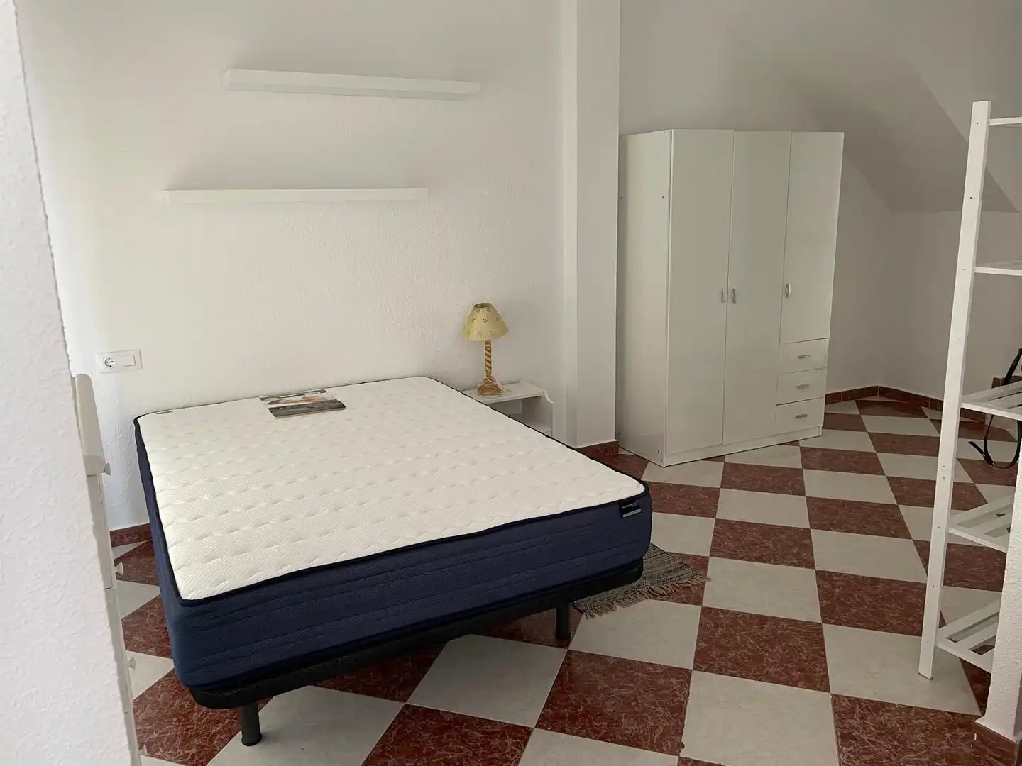 Schlafzimmer von Wohnung zur Miete in Badajoz mit Klimaanlage, Heizung und Möbliert