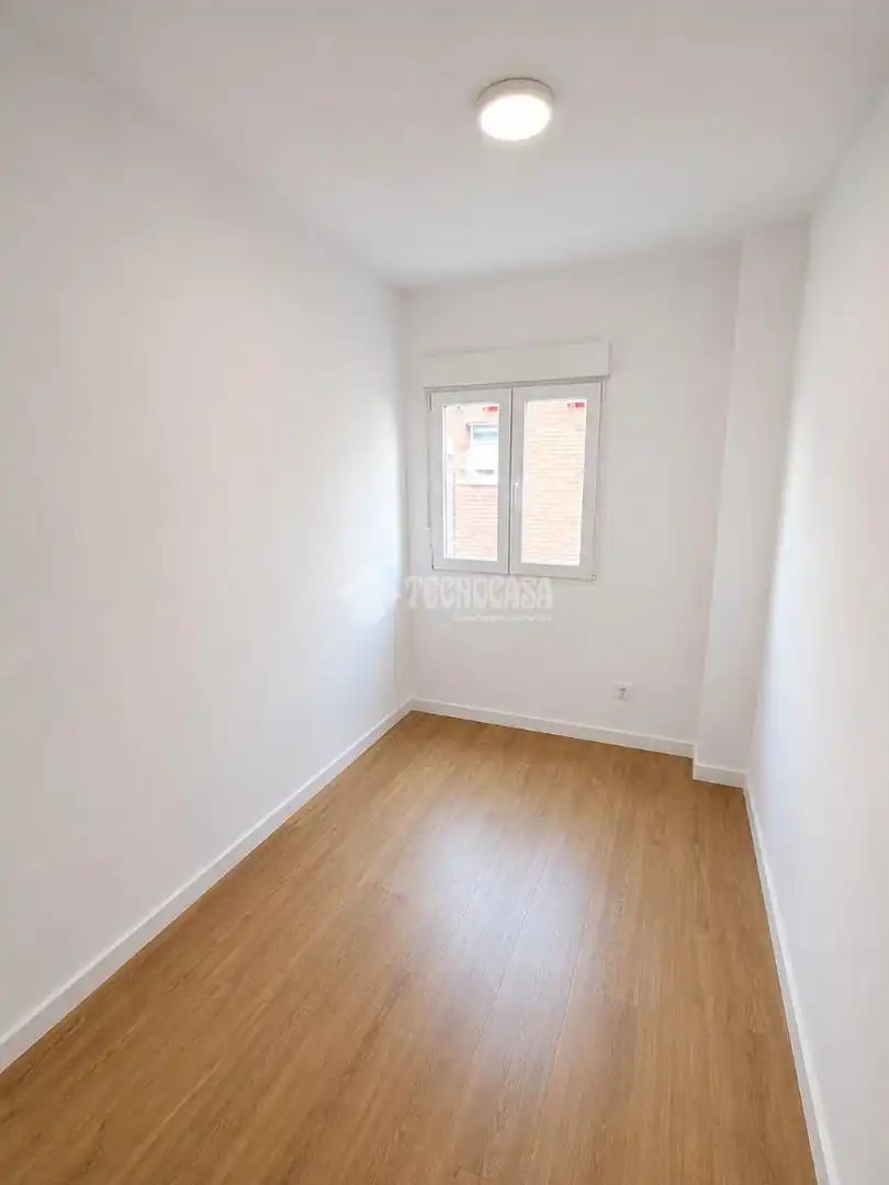 Bedroom of Flat for sale in Madrid