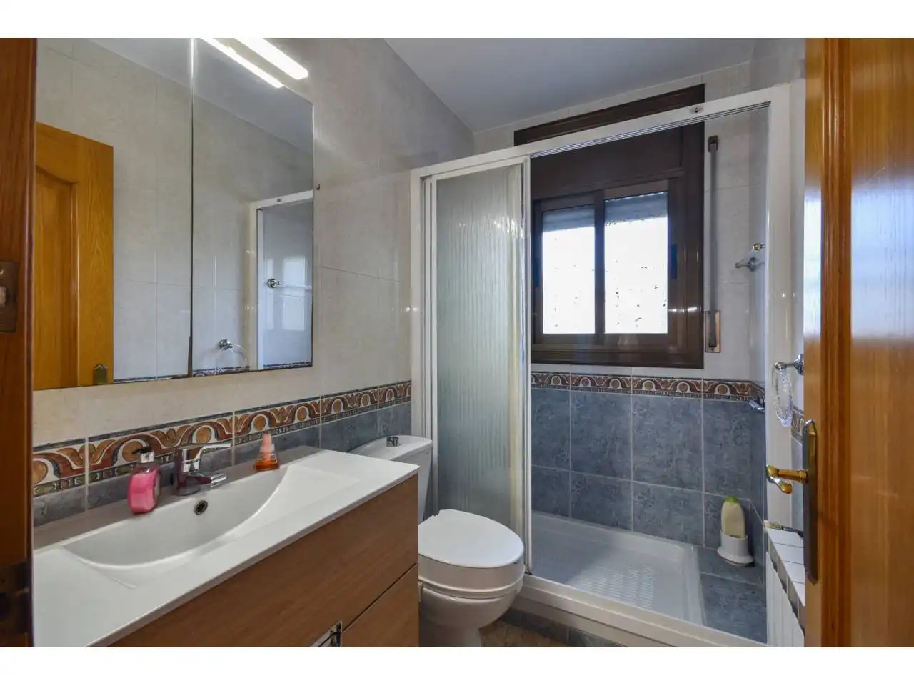 Baño de Casa o chalet en venta en Santa Perpètua de Mogoda con Aire acondicionado, Calefacción y Jardín privado