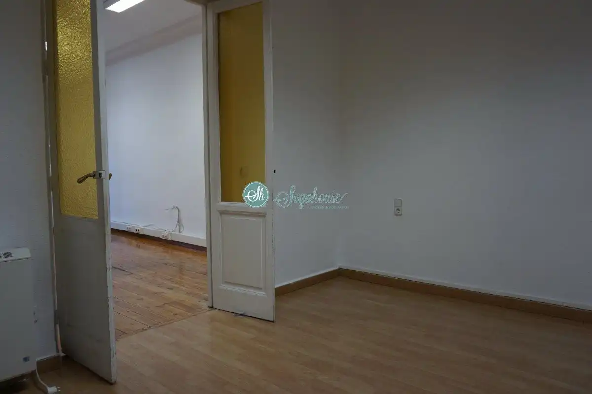 Piso en venta en Segovia con Calefacción, Parquet y Terraza