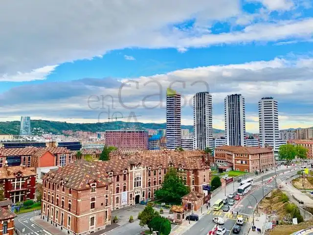 Vista exterior de Piso de alquiler en Bilbao  con Calefacción, Jardín privado y Trastero