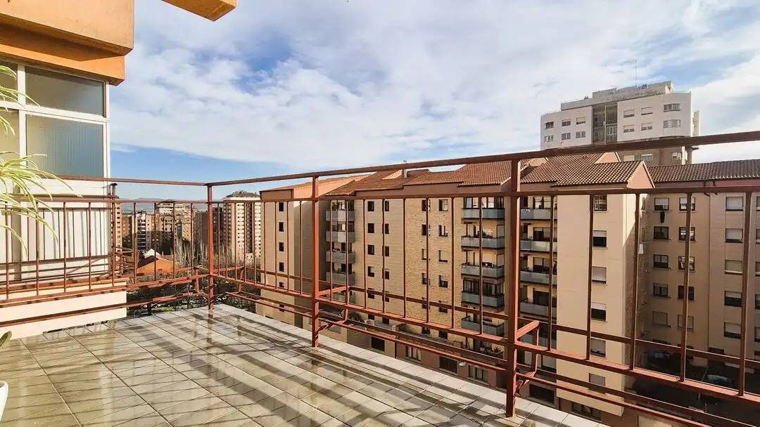 Terrasse von Wohnung zum Verkauf in  Pamplona / Iruña mit Heizung, Terrasse und Abstellraum
