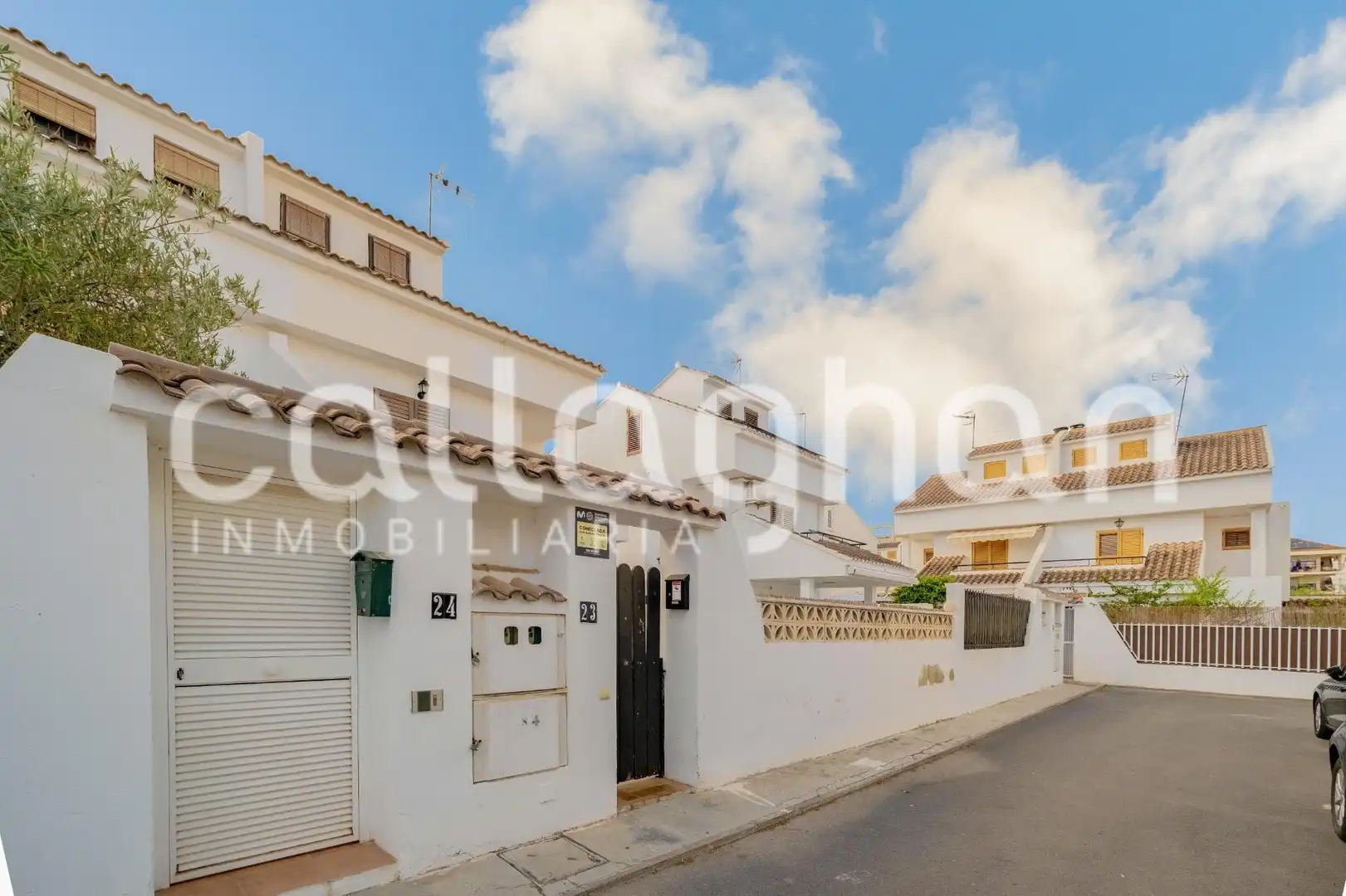 Vista exterior de Casa adosada en venda en Sagunto / Sagunt amb Aire condicionat, Calefacció i Jardí privat
