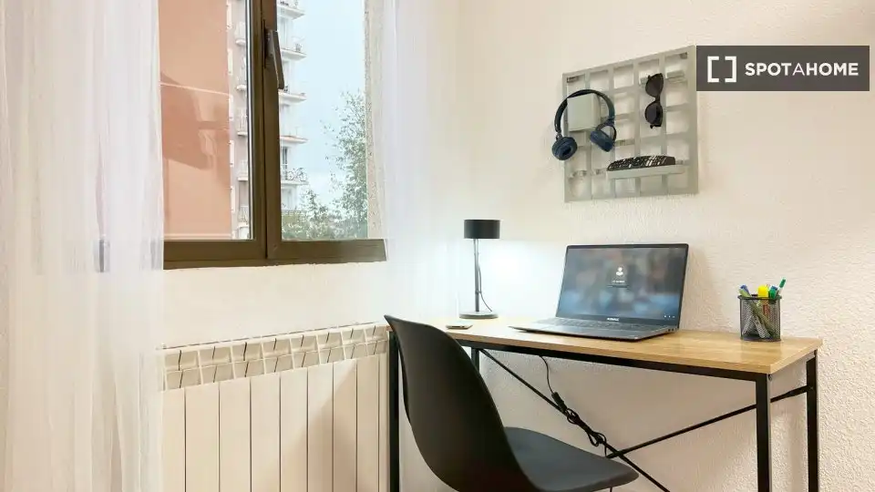 Flat for rent in Madrid  with Air Conditioner, Heating and Furnished