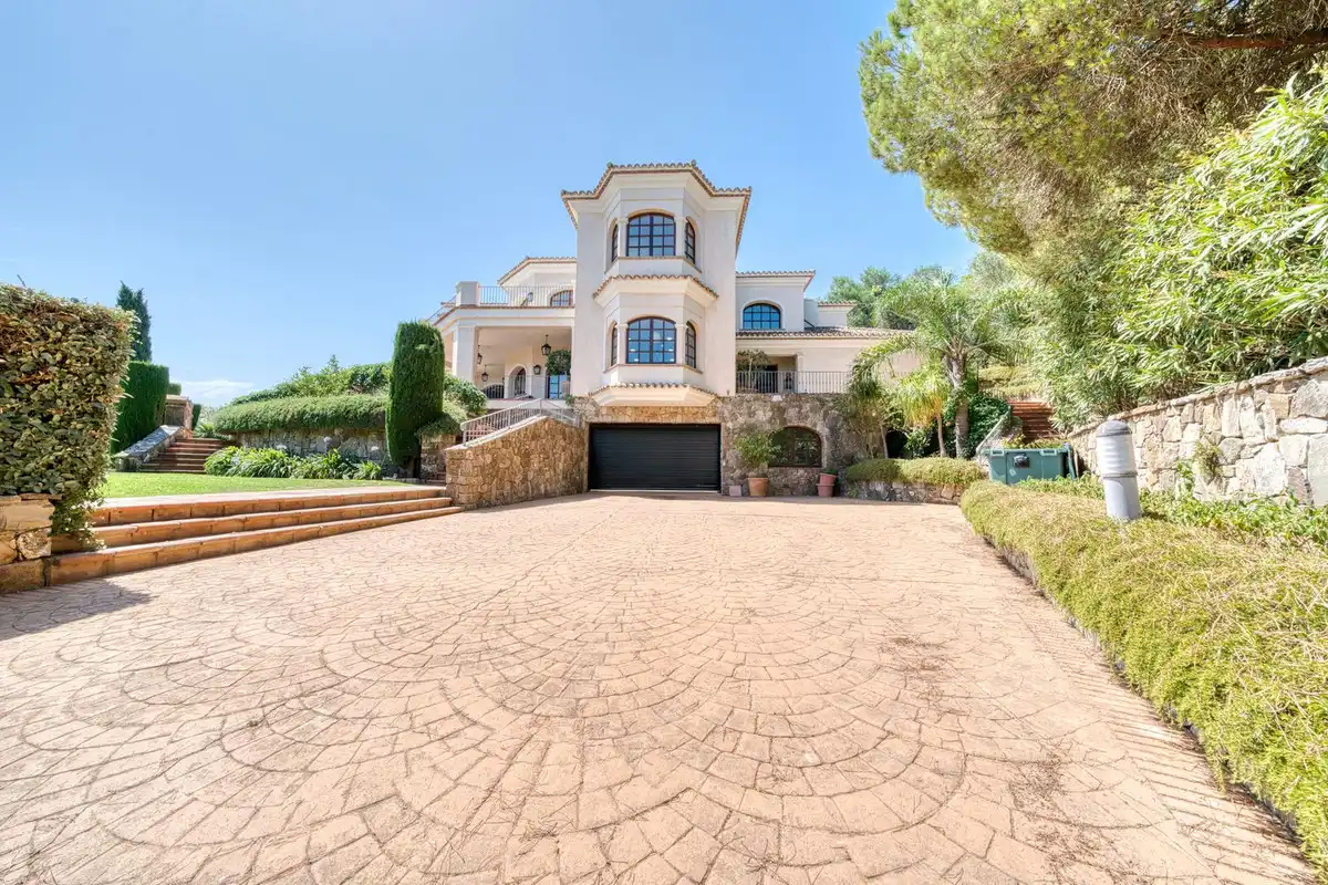 Vista exterior de Casa o chalet en venta en Sotogrande con Aire acondicionado, Jardín privado y Terraza