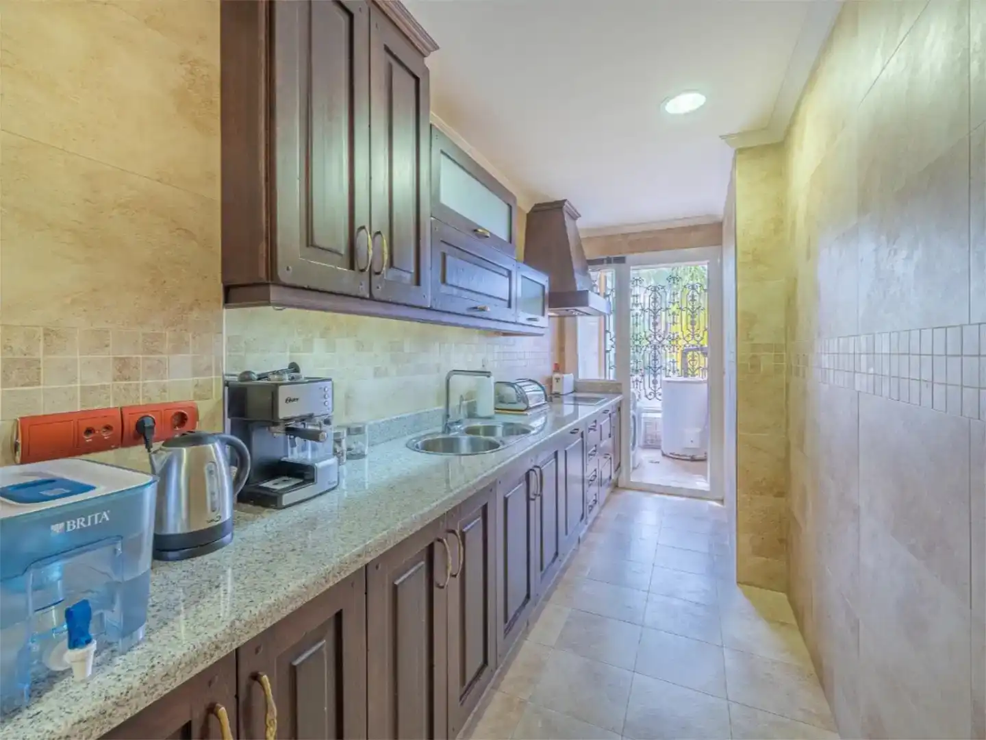 Cuina de Apartament de lloguer en Marbella amb Aire condicionat, Piscina i Balcó