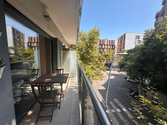 Piso en Alquiler en Carrer de la Indústria en El Camp de l'Arpa del Clot