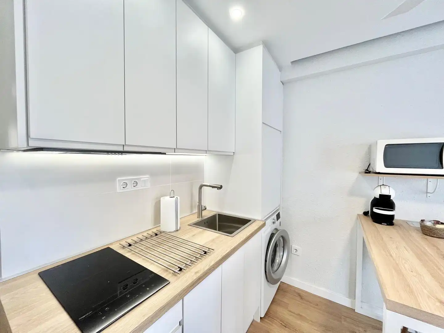 Cuina de Apartament de lloguer en Torrevieja amb Calefacció, Moblat i Rentadora