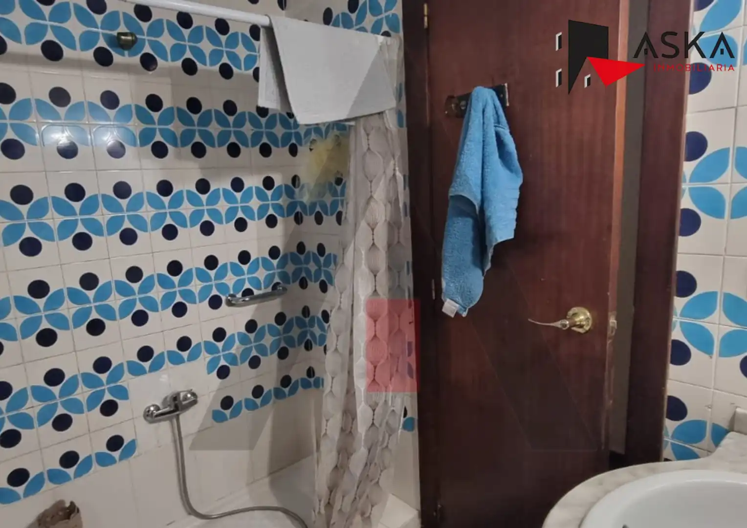 Bathroom of Flat for sale in Torrent  with Air Conditioner and Balcony