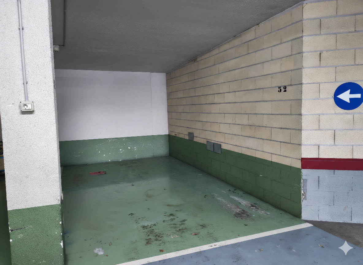 Aparcament de Pis en venda en Donostia - San Sebastián  amb Calefacció