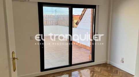 Foto 2 de Ático de alquiler en Calle Peñafiel, San Isidro, Madrid