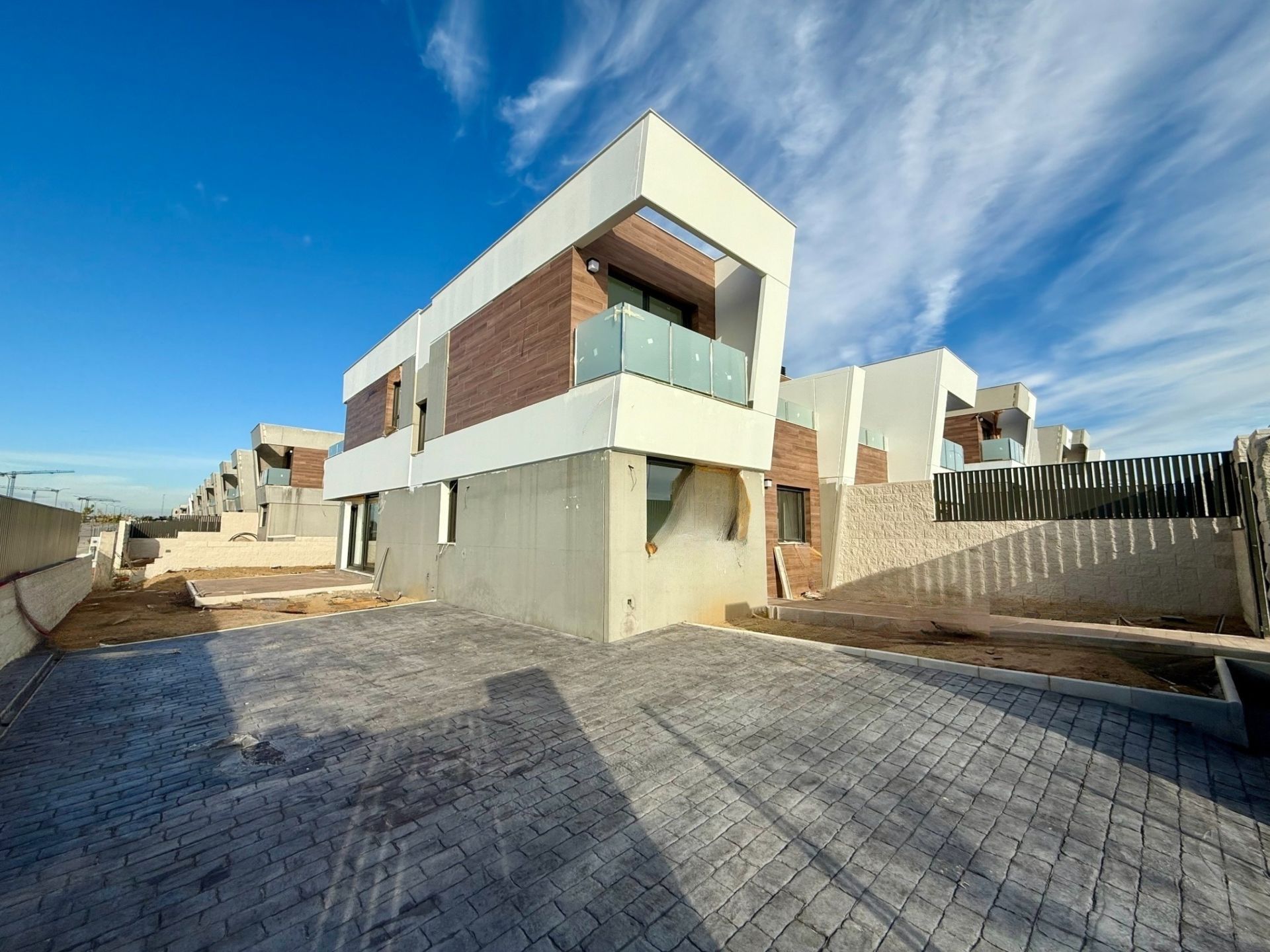 Vista exterior de Casa adosada en venda en Villaviciosa de Odón amb Calefacció, Jardí privat i Terrassa
