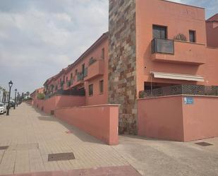Vista exterior de Dúplex en venda en Guillena amb Piscina