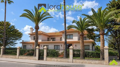 1542. Chalet con piscina y 4.000 m en Lorca