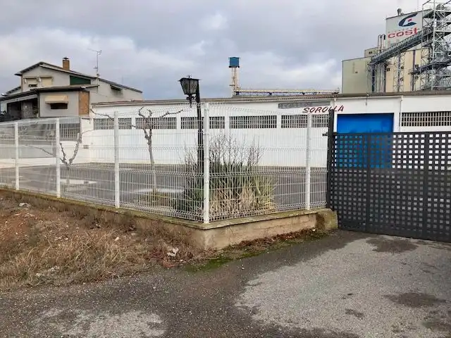 Industrial building to rent in Fraga