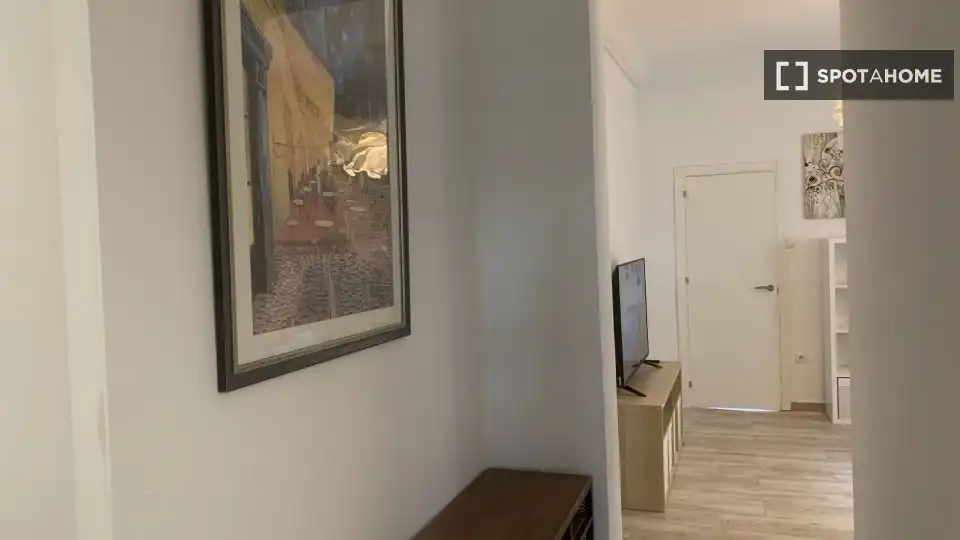 Flat for rent in Valencia  with Air Conditioner, Heating and Furnished