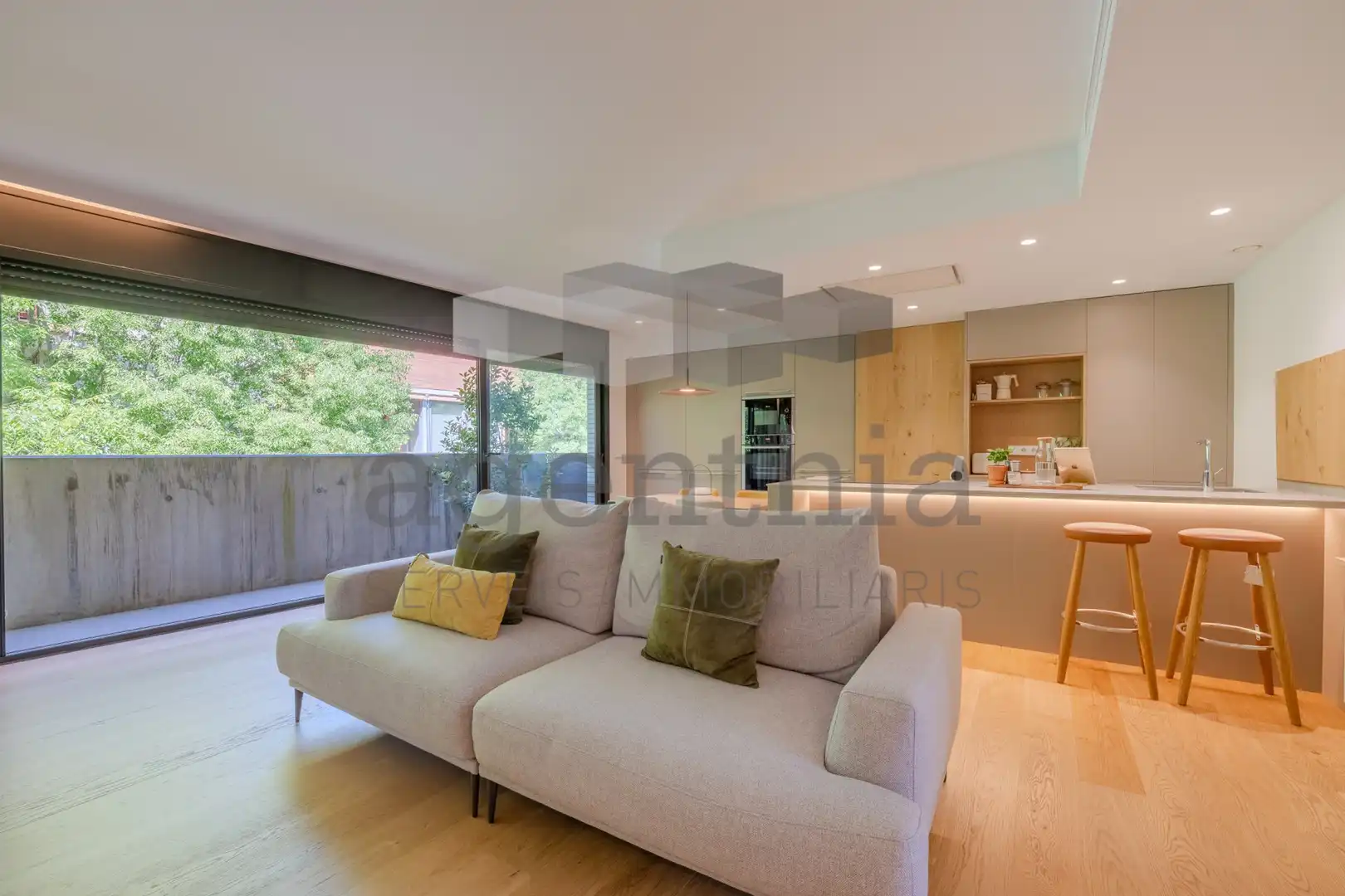 Sala de estar de Piso en venta en Girona con Aire acondicionado, Calefacción y Trastero