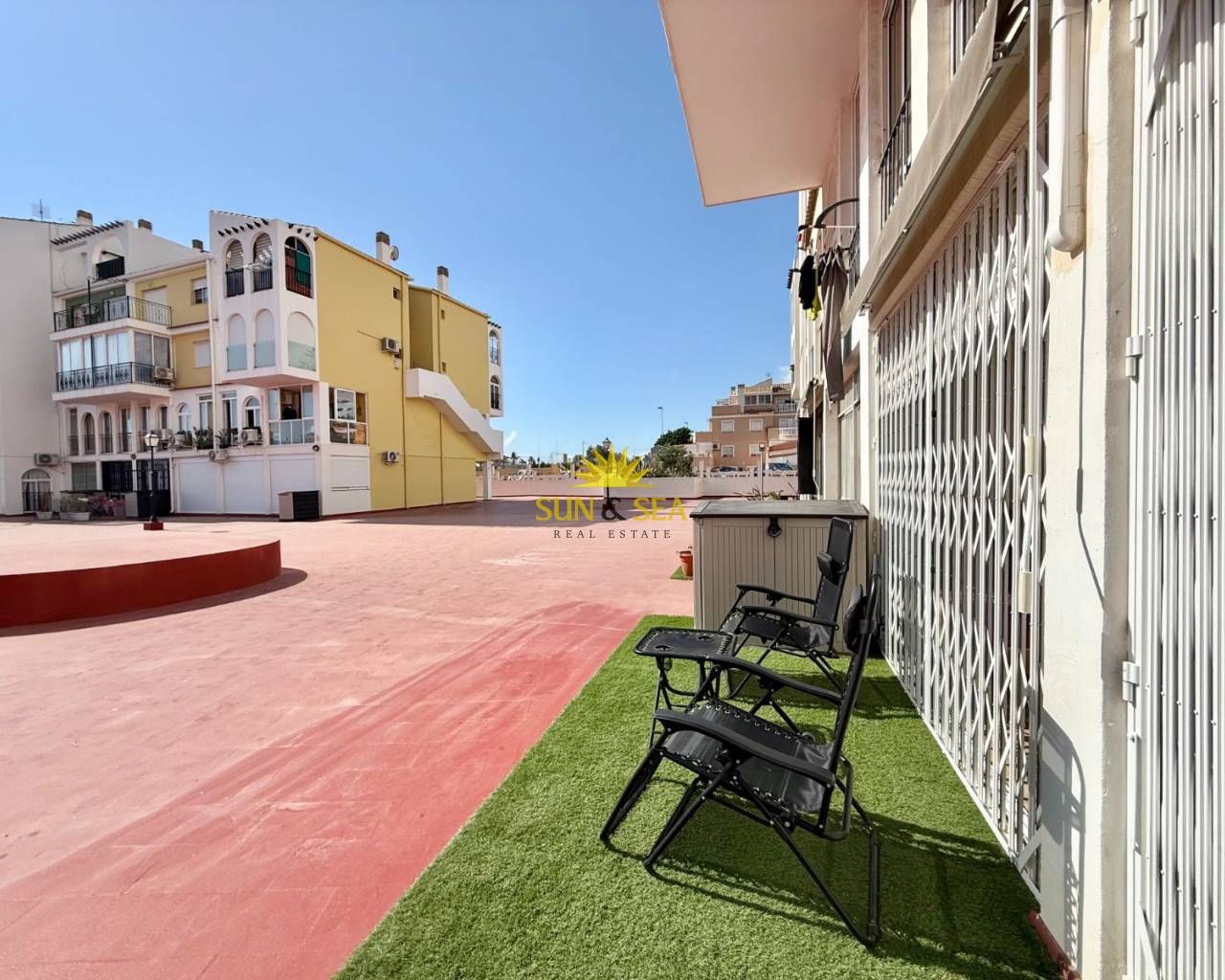 Vista exterior de Planta baixa de lloguer en Torrevieja amb Aire condicionat, Calefacció i Moblat