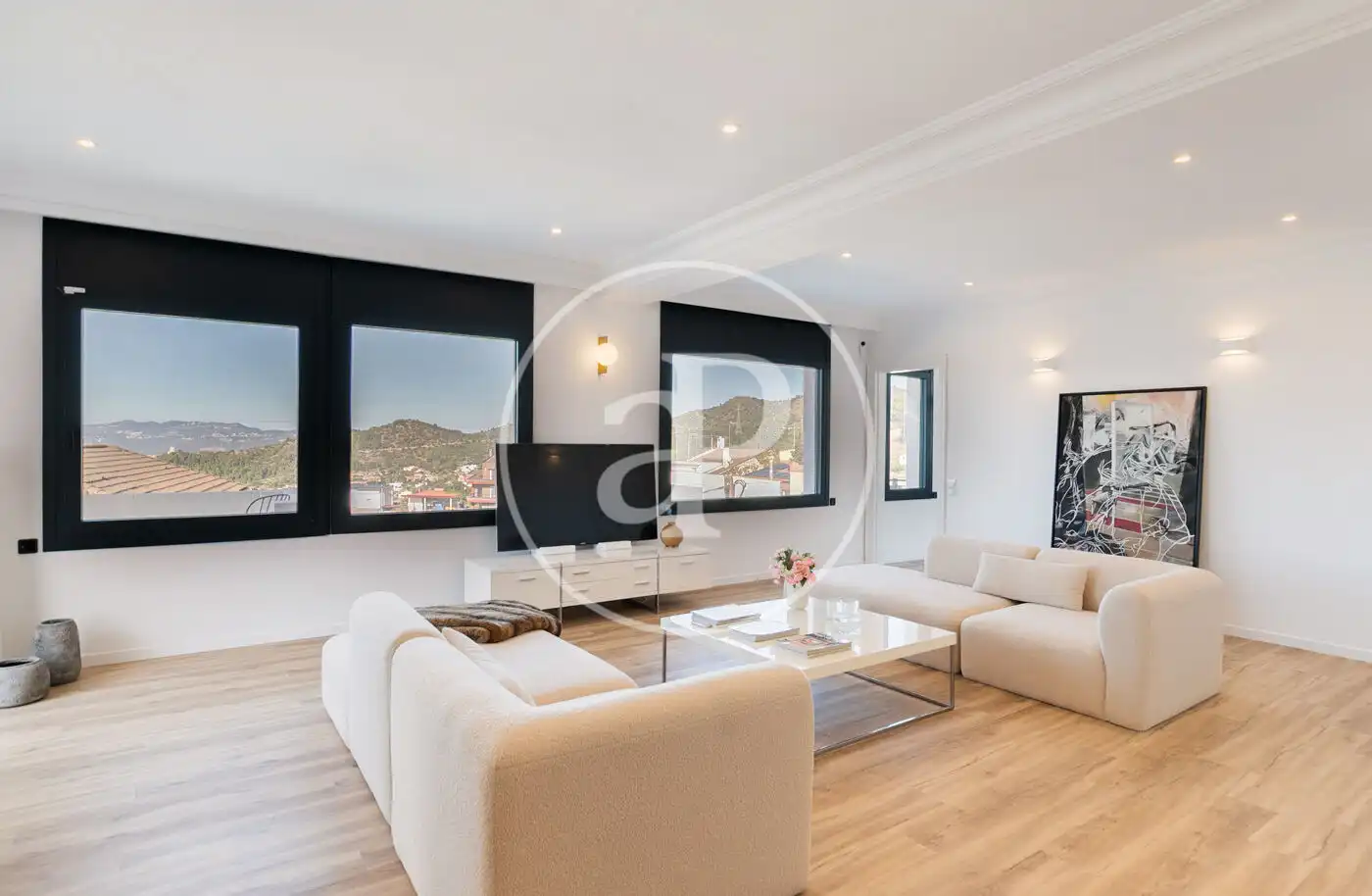 Sala d'estar de Casa o xalet en venda en Esplugues de Llobregat amb Calefacció, Jardí privat i Terrassa