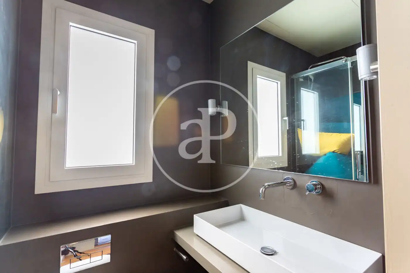 Badezimmer von Dachboden zur Miete in Barcelona mit Klimaanlage, Heizung und Terrasse