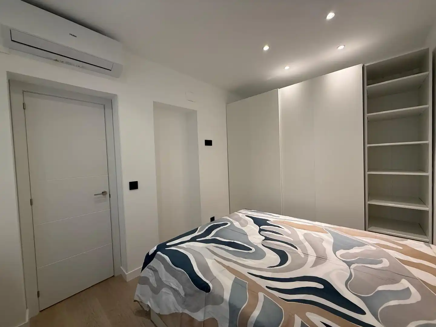 Habitación de Apartamento de alquiler en Madrid con Aire acondicionado, Calefacción y Trastero