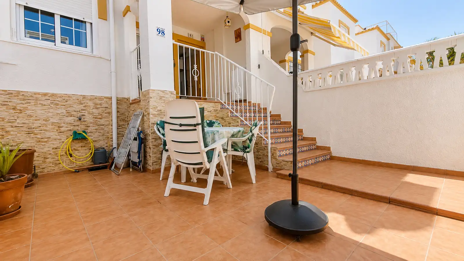 Terrasse von Haus oder Chalet zum Verkauf in Santa Pola mit Klimaanlage, Heizung und Gemeinschaftspool