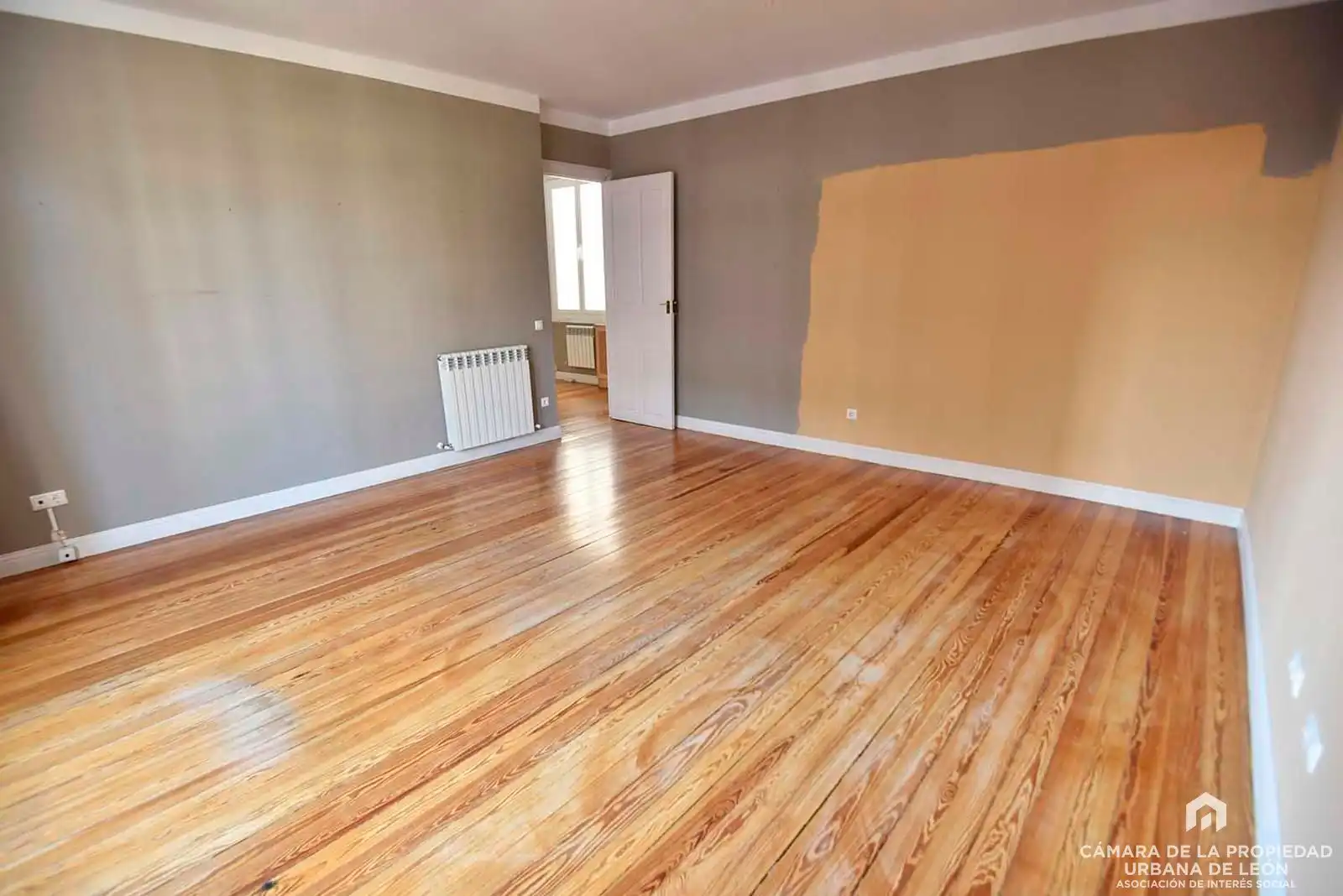 Habitación de Piso de alquiler en León Capital  con Calefacción