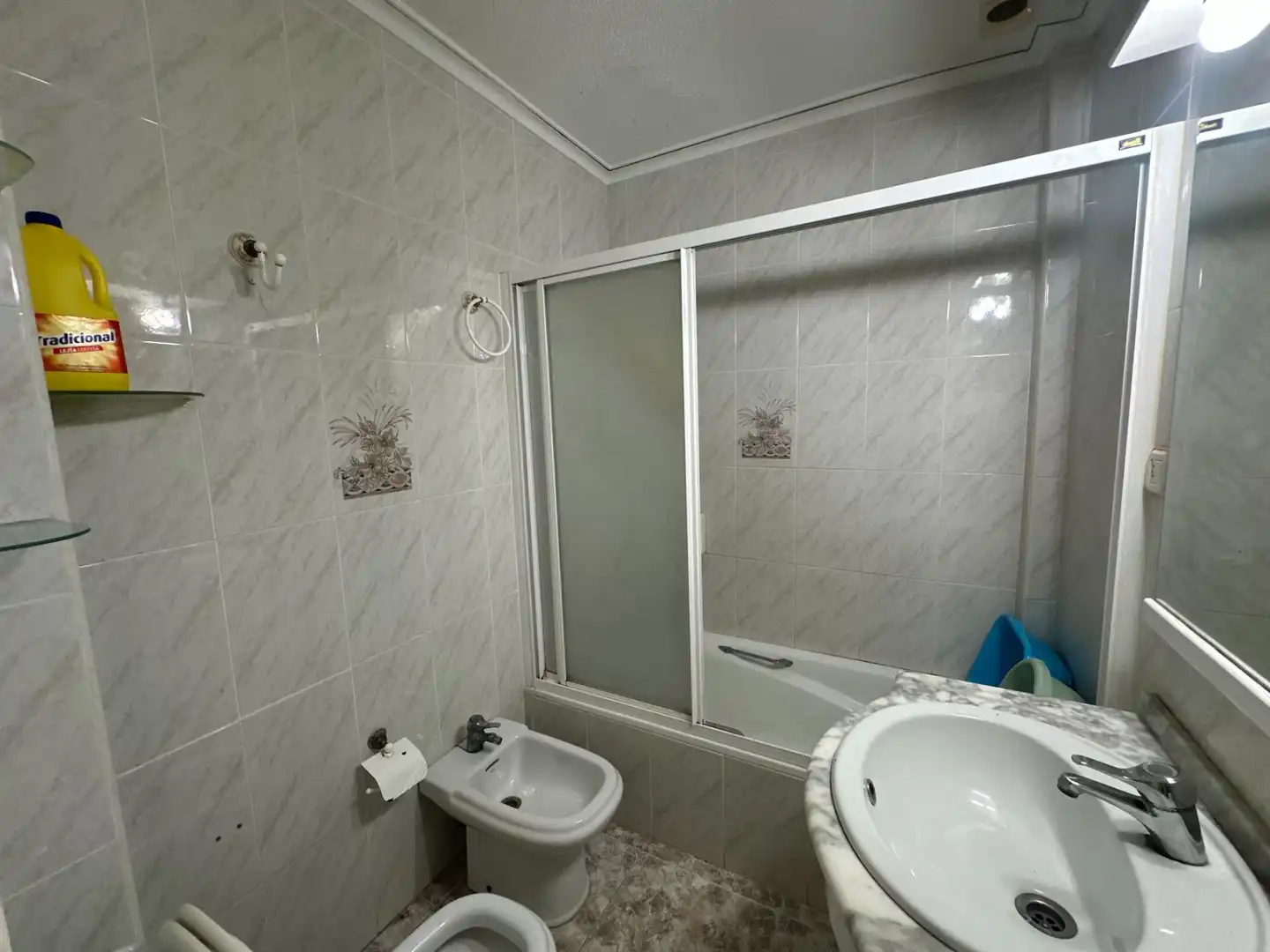 Baño de Apartamento en venta en Alicante / Alacant con Aire acondicionado, Amueblado y Balcón