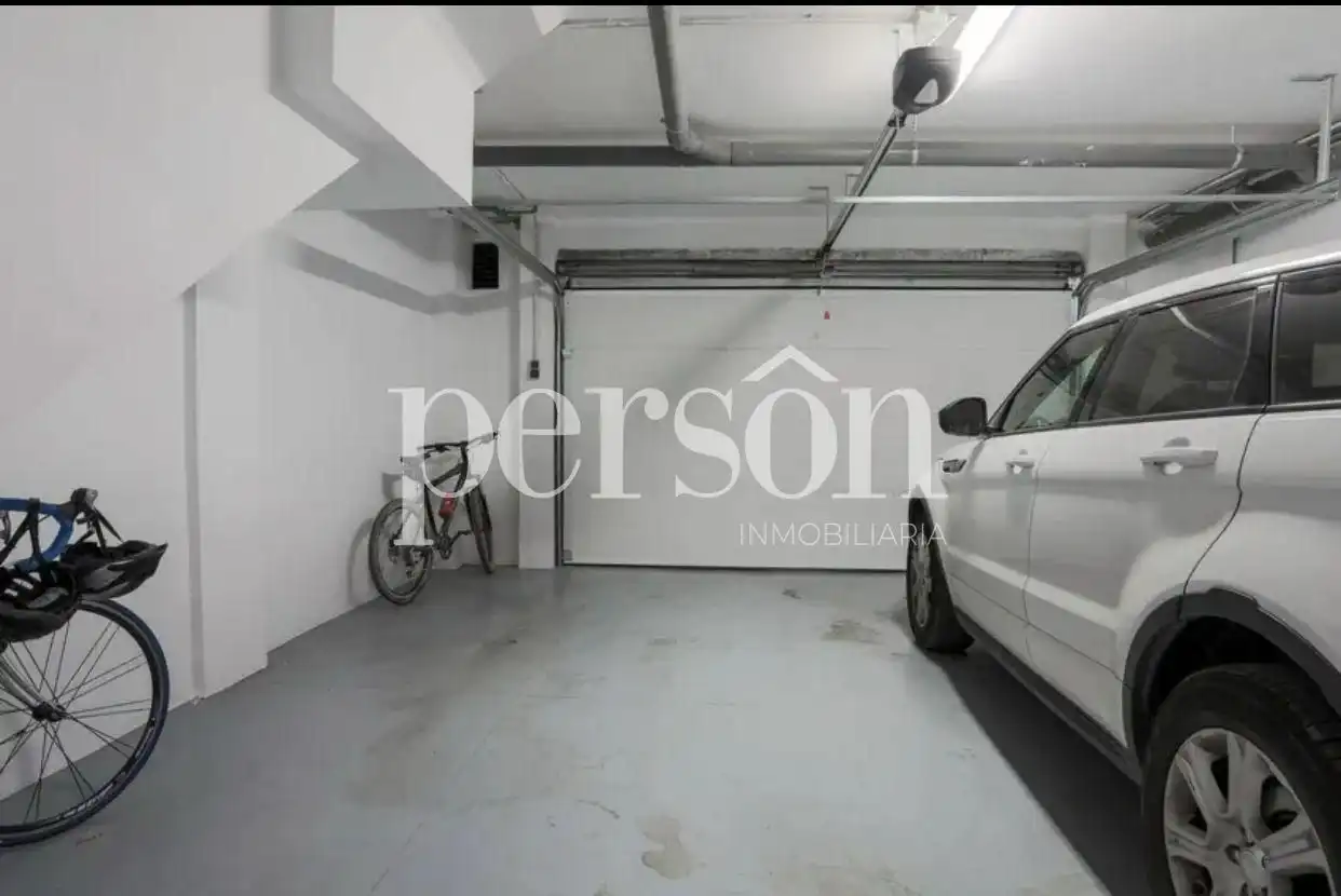Parkplatz von Einfamilien-Reihenhaus zum Verkauf in Moncada mit Klimaanlage, Privatgarten und Terrasse