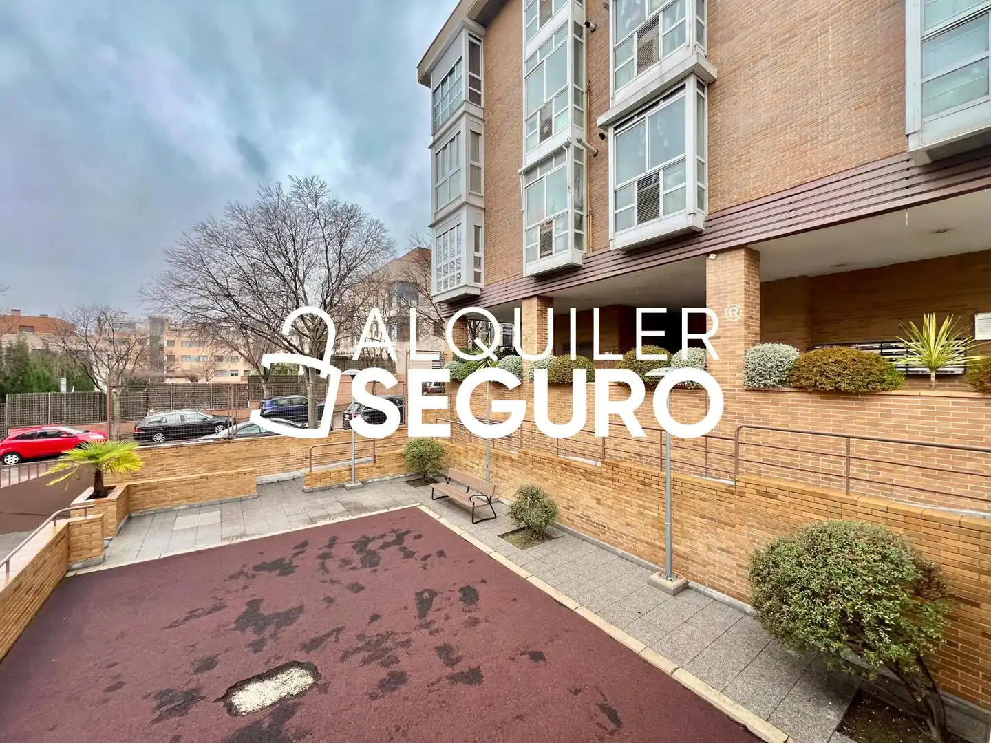 Vista exterior de Piso de alquiler en Madrid con Aire acondicionado, Calefacción y Piscina