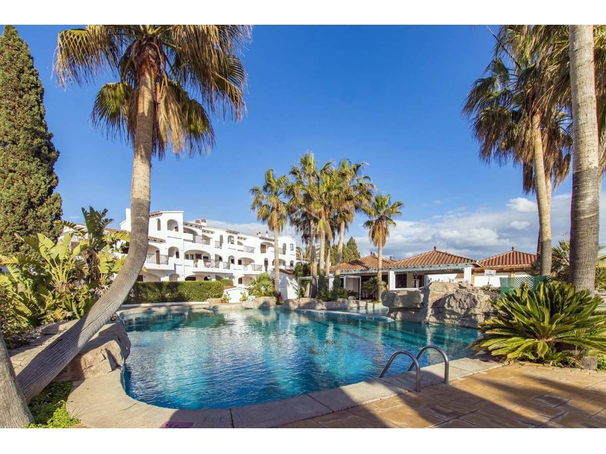 Vista exterior de Apartament en venda en Alaior amb Jardí privat, Terrassa i Piscina