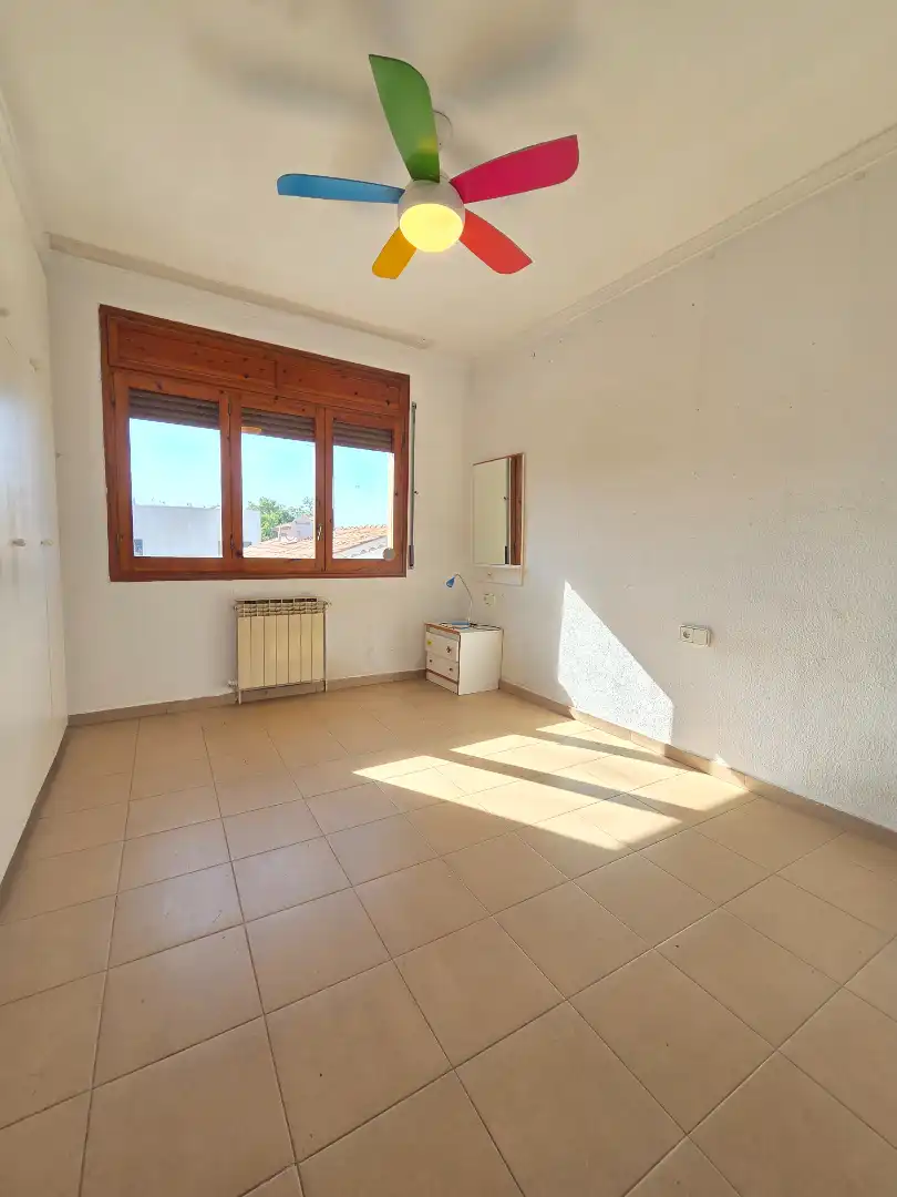 Dormitori de Casa o xalet en venda en Cerdanyola del Vallès amb Jardí privat i Terrassa