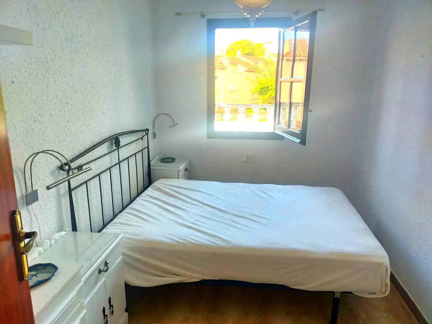 Habitación de Casa adosada de alquiler en El Vendrell con Aire acondicionado, Jardín privado y Terraza