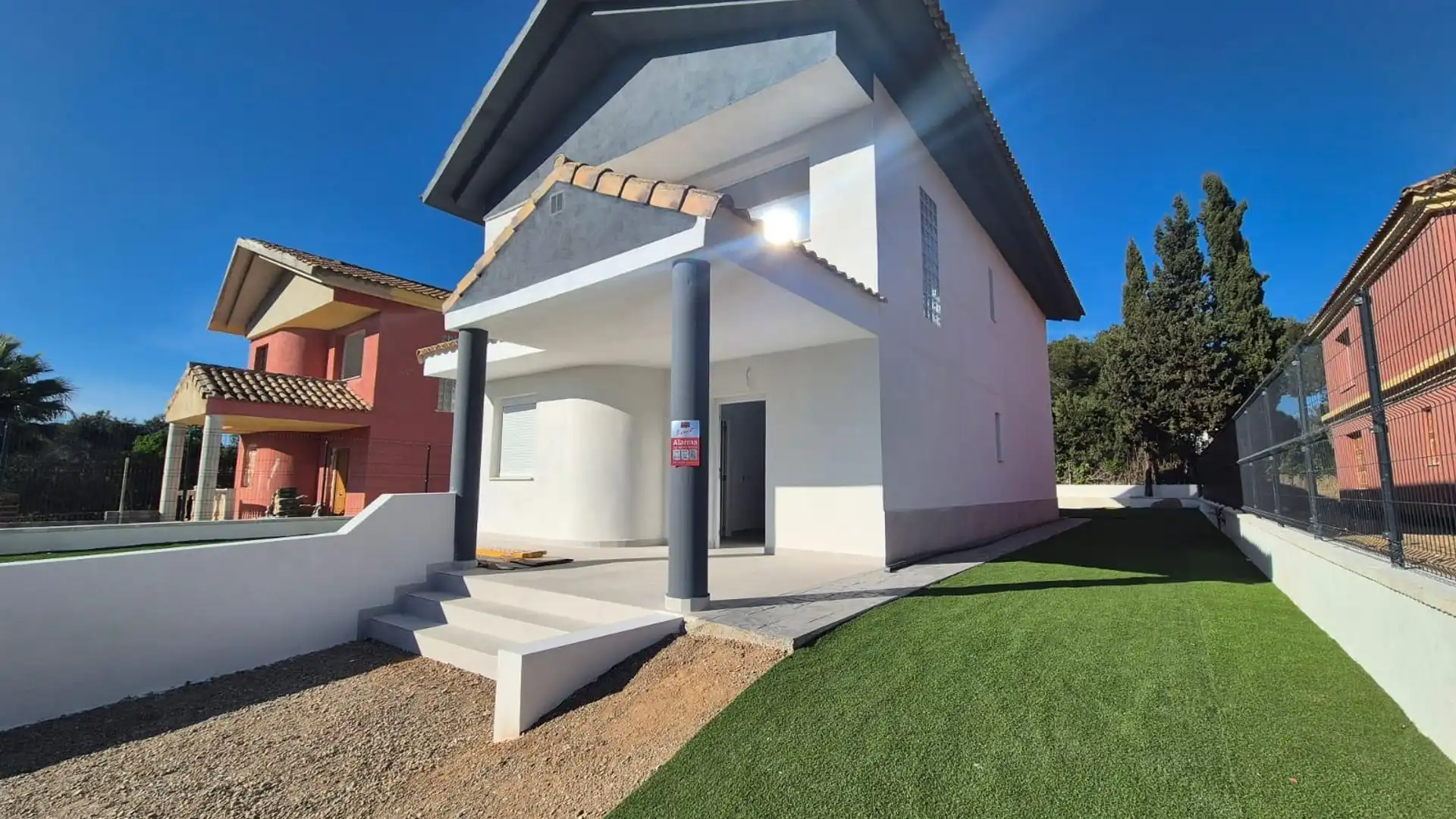 Vista exterior de Casa o chalet en venta en Montserrat con Terraza, Trastero y Piscina