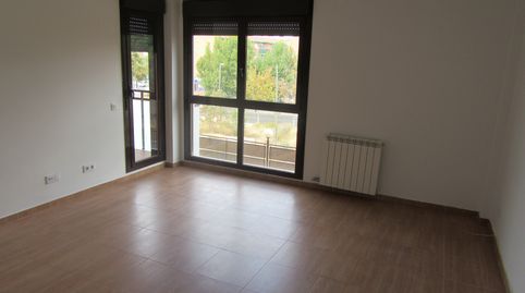 Foto 3 von Wohnung zur Miete in Calle del Ibón de Astún, Miralbueno, Zaragoza Capital