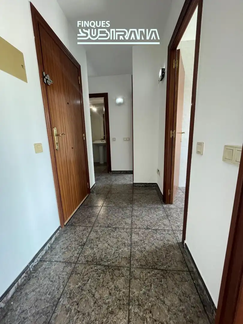 Piso en venta en Igualada con Balcón