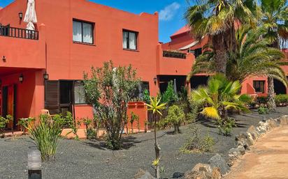 Vista exterior de Pis en venda en La Oliva amb Aire condicionat, Terrassa i Piscina comunitària