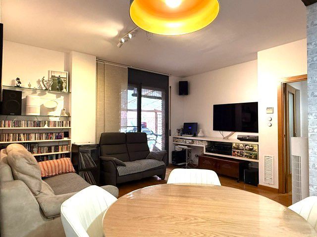 Living room of Flat for sale in Sant Boi de Llobregat  with Air Conditioner, Heating and Parquet flooring